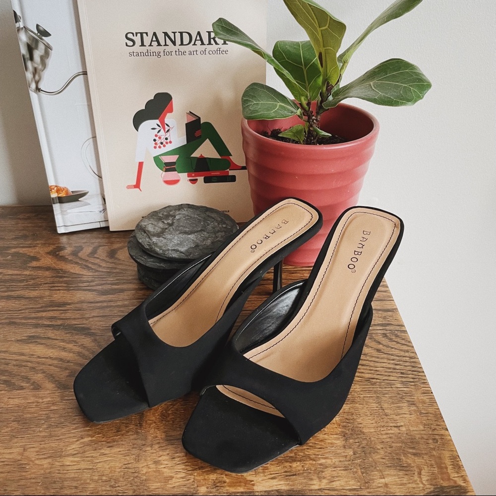 NWOT Bamboo Square toe Heel